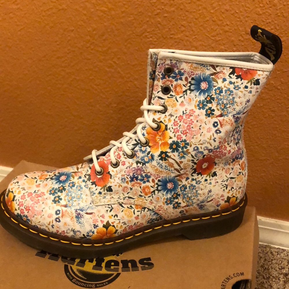 Dr. Martens Floral Lace Up Boots - Multicolor